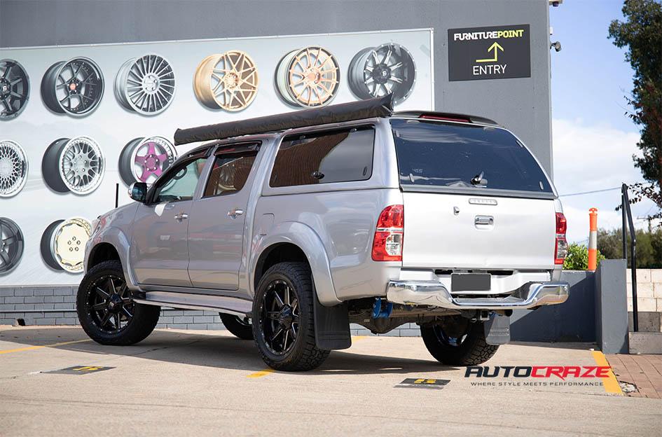 TOYOTA HILUX N70 4WD BLADE  OR GLOSS BLACK MILLED